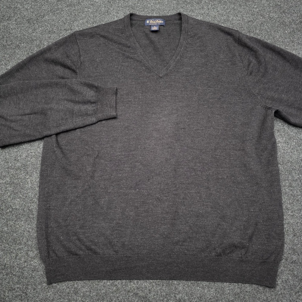Brooks Brothers Mens‎ XL Charcoal Gray V-Neck Sweater Merino Wool Blend EUC